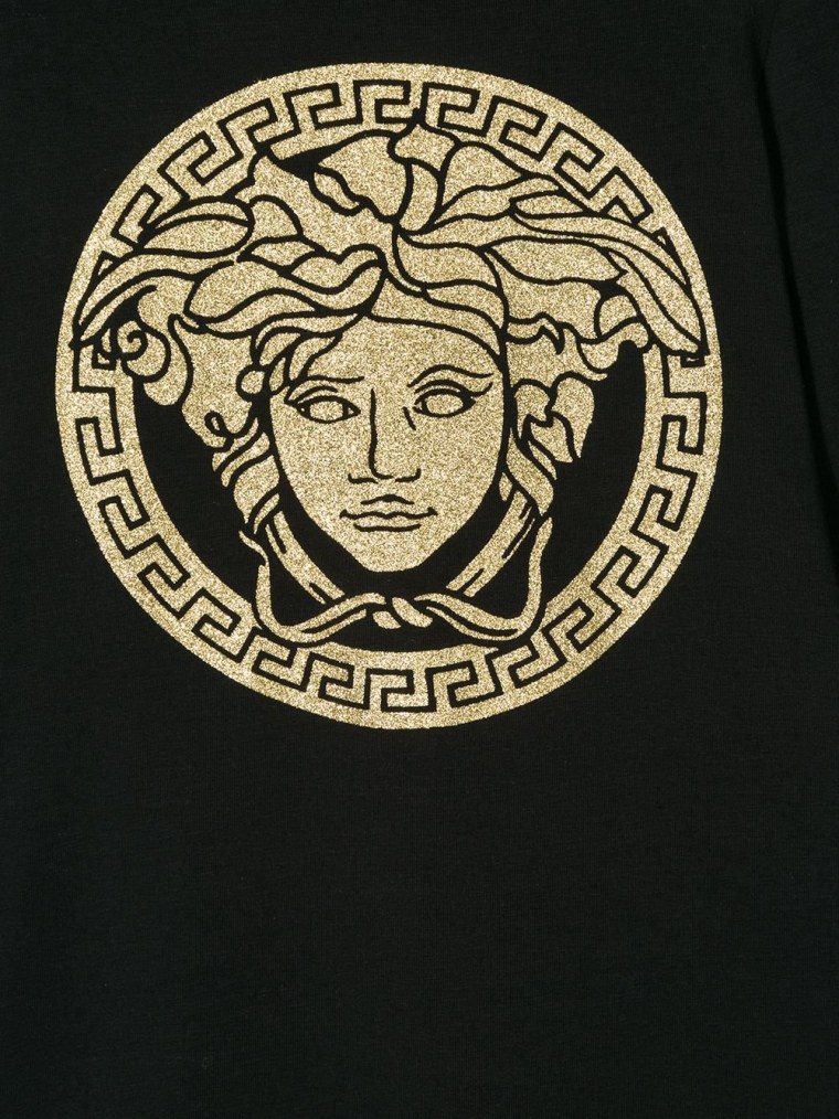 Версачи на фоне роз,