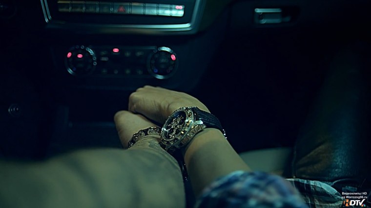 Держаться за руки в машине ВАЗ