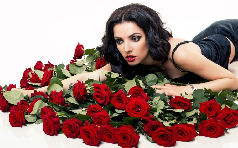 Красивый букет роз для девушки