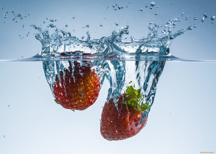 Сочные фрукты в воде