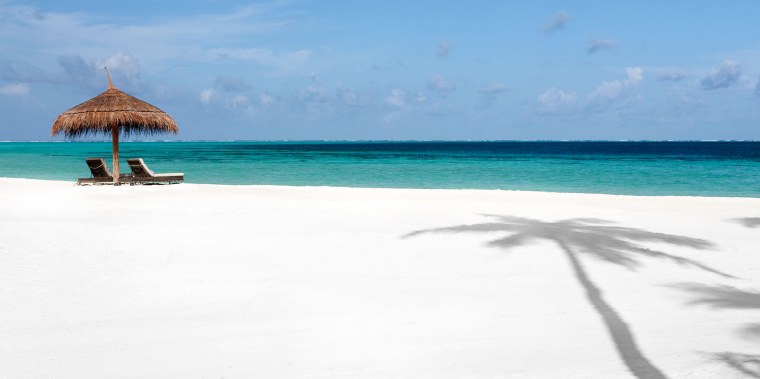 Пустой пляж Мальдив