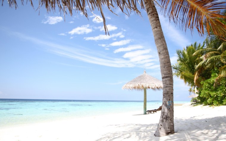 Белоснежный пляж