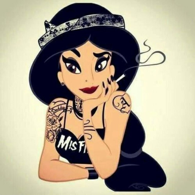 Брюнетка боком