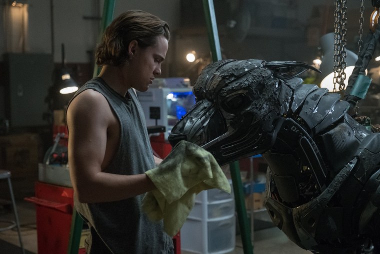 Аксель робот пес