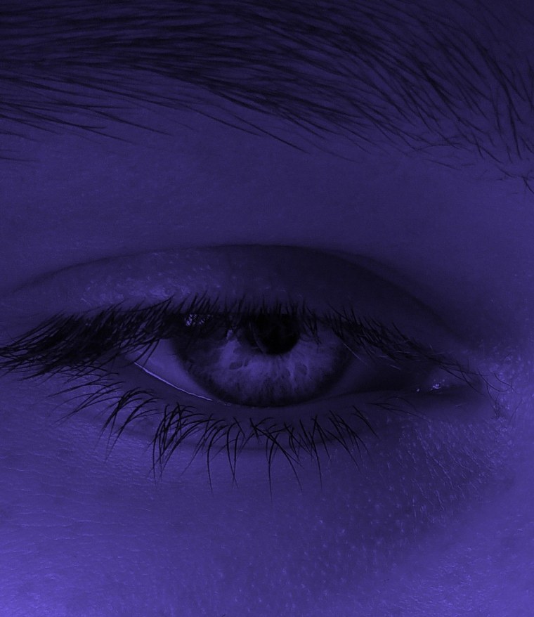 Темно фиолетовые глаза
