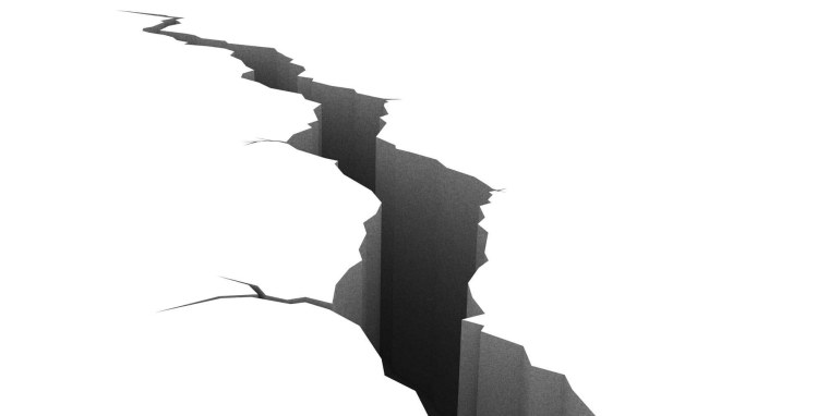 Разлом на белом фоне