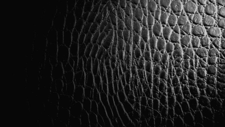 Шахматы на черном фоне