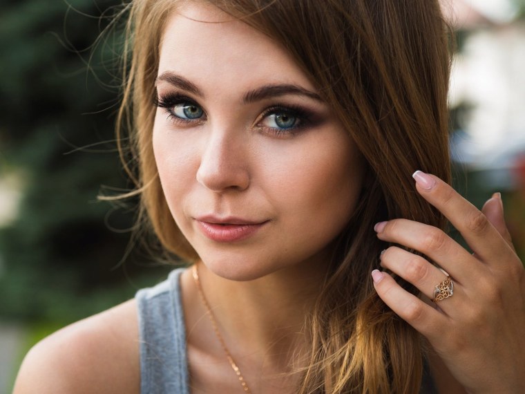 Женское лицо