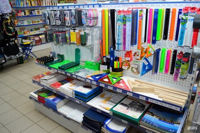 Выкладка канцелярских товаров