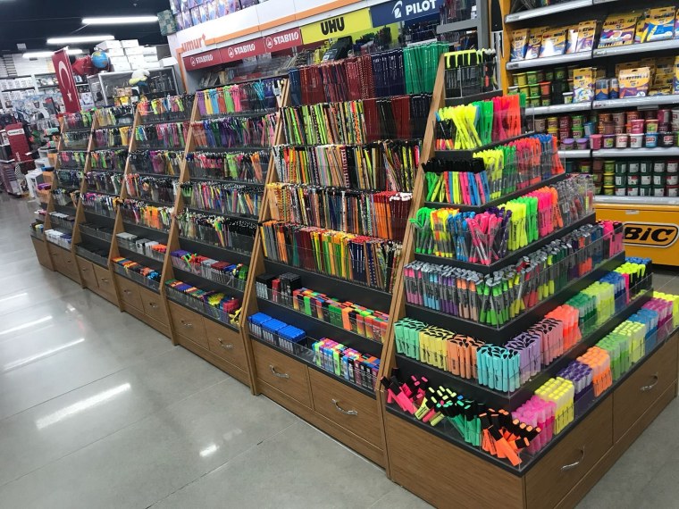 Выкладка канцелярии