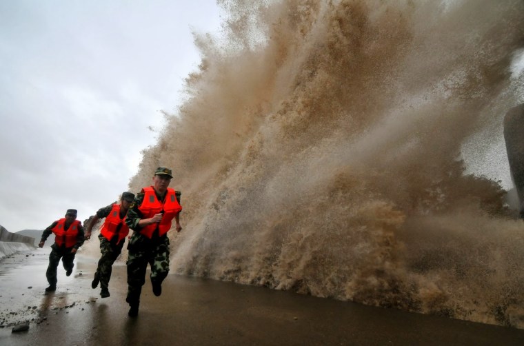 Торнадо циклон Тайфун