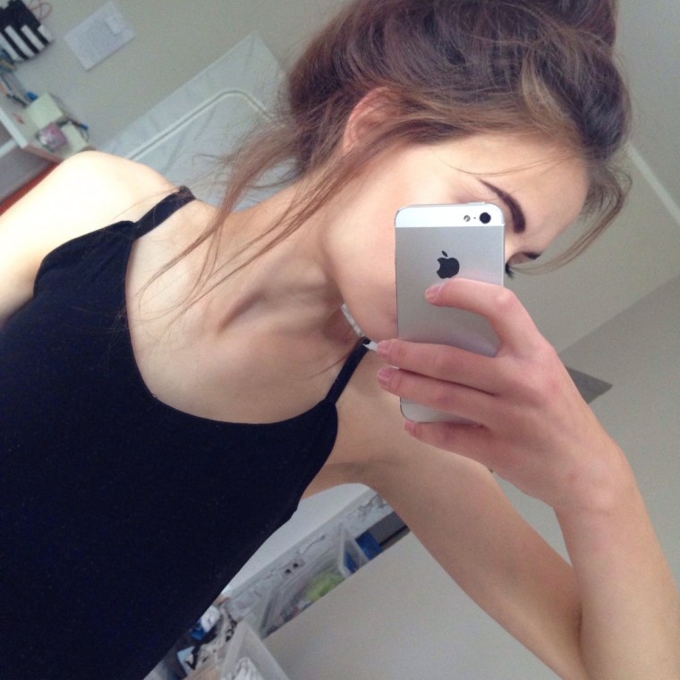 Девушка с айфоном без лица