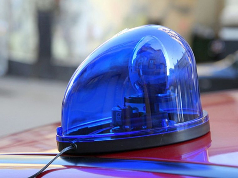 Проблесковый маячок синего цвета и специальный звуковой сигнал