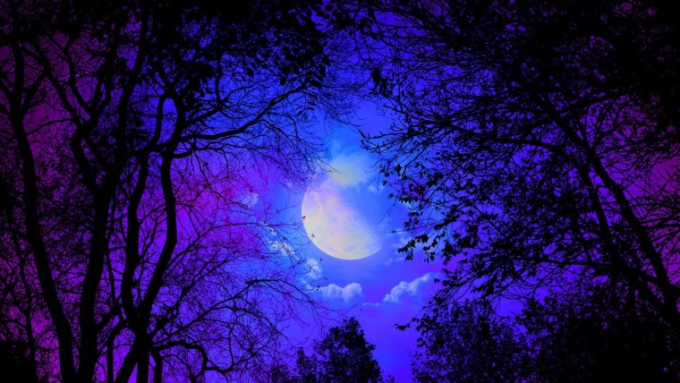 Луна и море