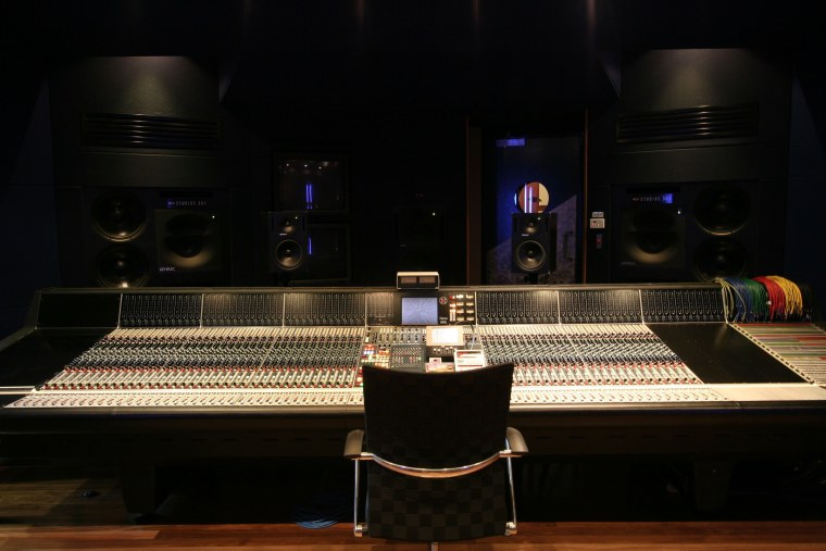 Neve 88r Desk,