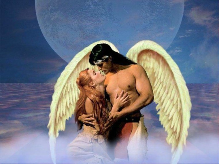 Мужчина и женщина с крыльями