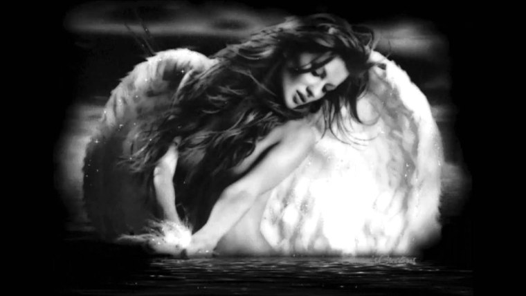 Девушка ангел гиф