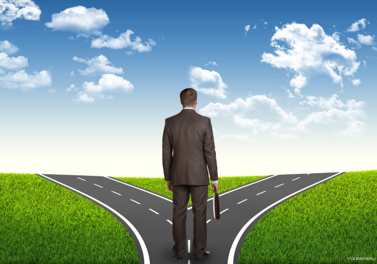 Человек на перекрестке дорог