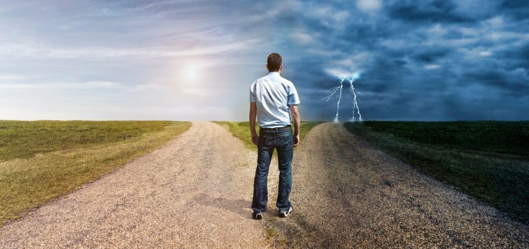 Женщина на распутье дорог