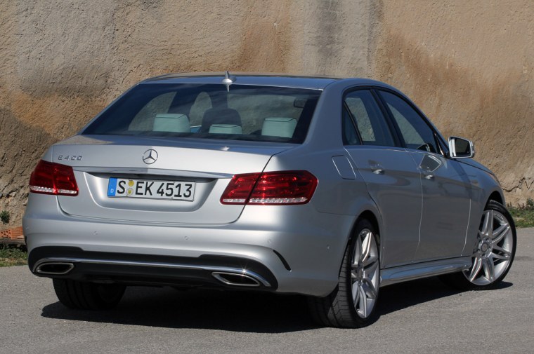 Мерседес-Бенц е-класс сзади