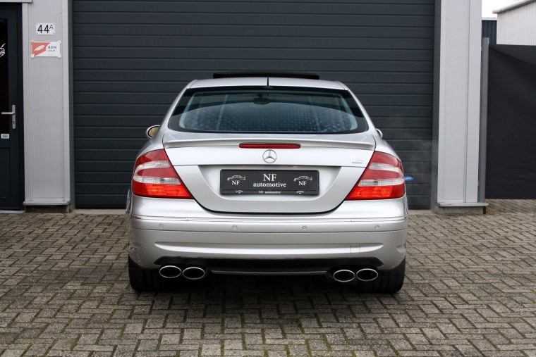 Мерседес 200 сзади