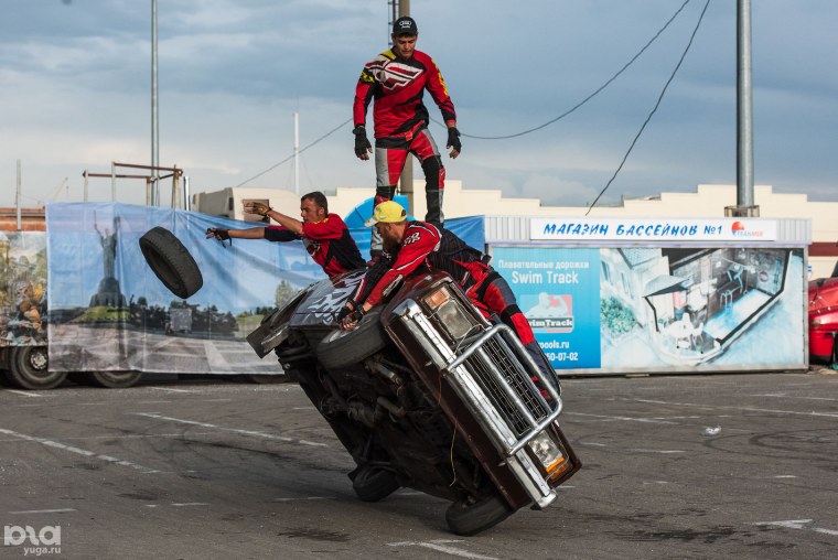 Шоу каскадеры Бамблби