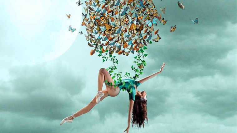 Бабочки на голубом небе