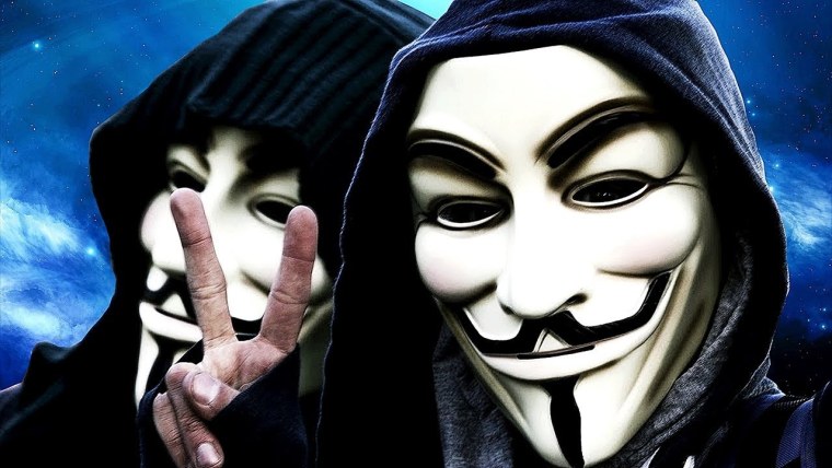 Человек в маске