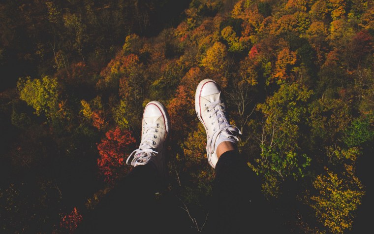 Ноги на берегу моря