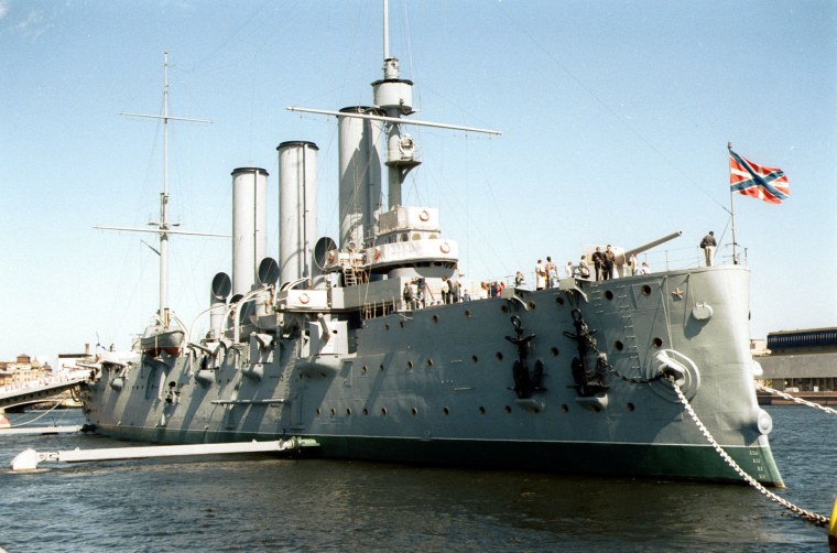 Памятник крейсер Аврора в Санкт-Петербурге