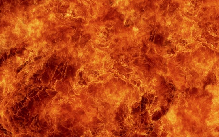 Огонь на черном фоне