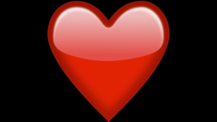 Кровавое сердце на черном фоне