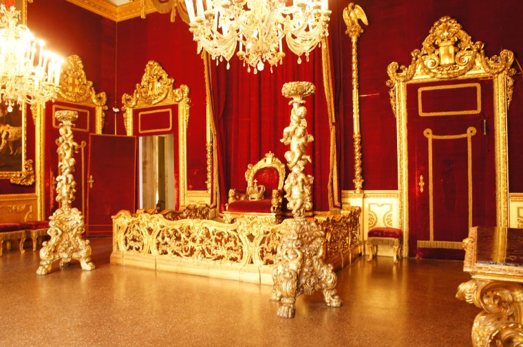 Красный замок игра престолов Тронный зал