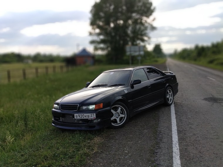 Toyota Chaser 100 черный