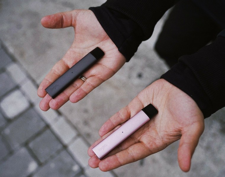 Сигареты и вейпы