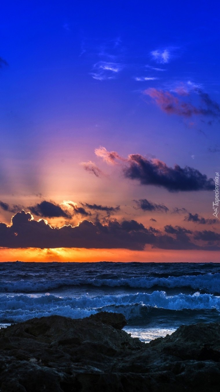 Голубое море закат