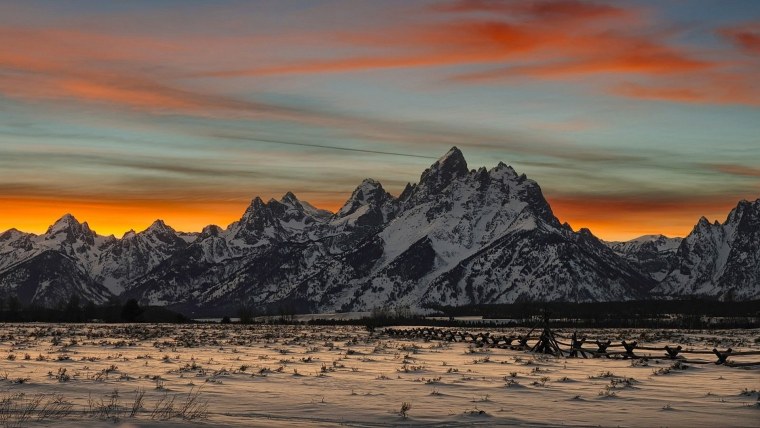 Горы на горизонте