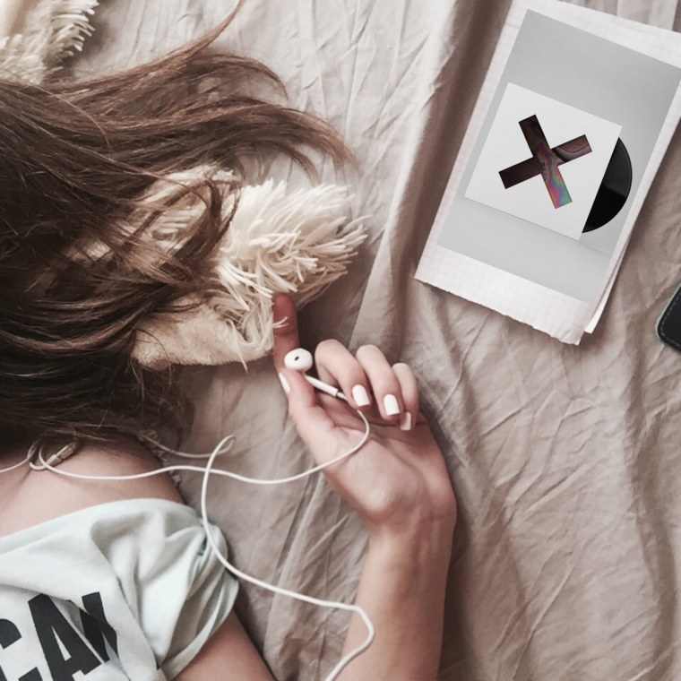 Человек с дымовой шашкой