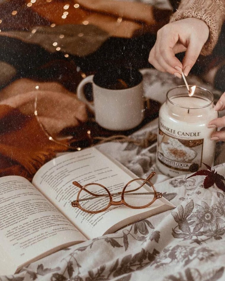 Раскладка с книгой для инстаграмма