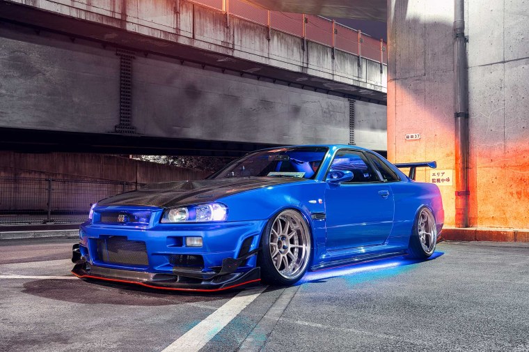 Nissan Skyline GTR r34 фиолетовый
