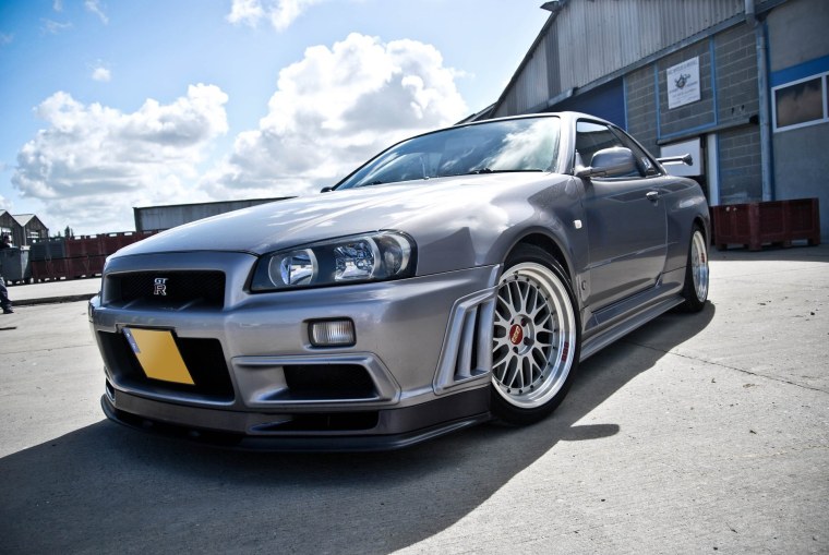 Nissan Skyline x (r34)