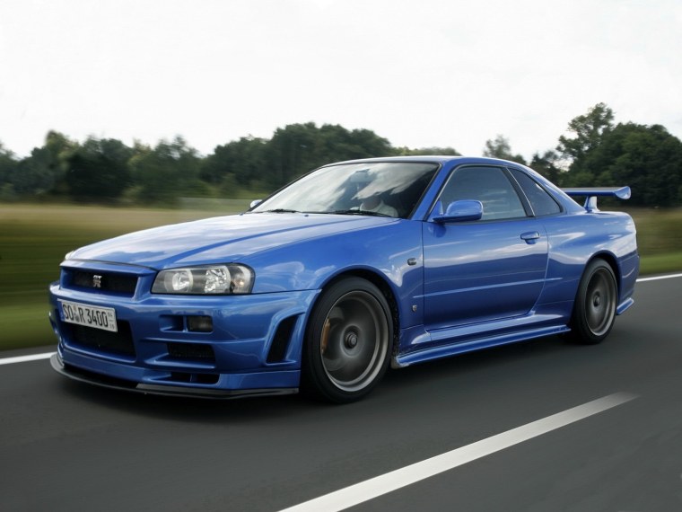Синий Nissan Skyline GTR r34