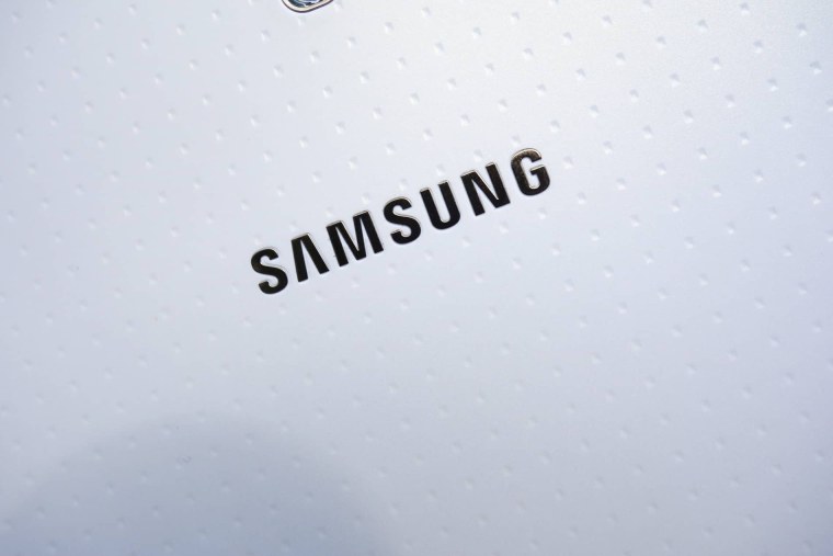 Коричневый с золотом