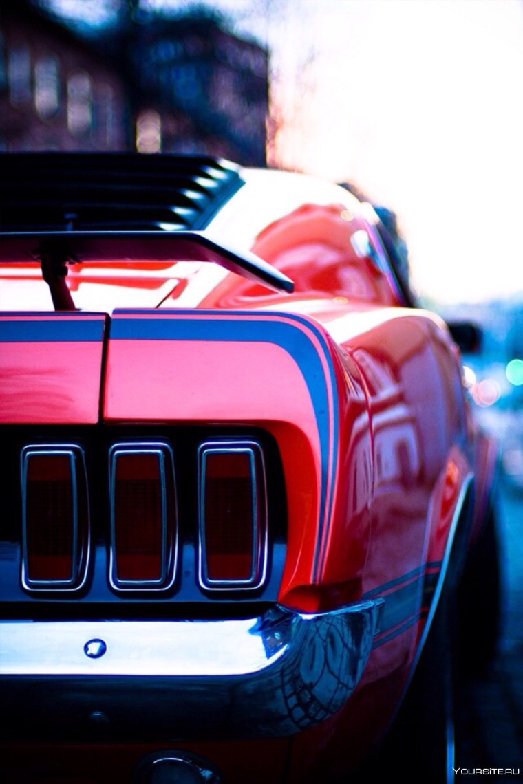 Машины на улицах города