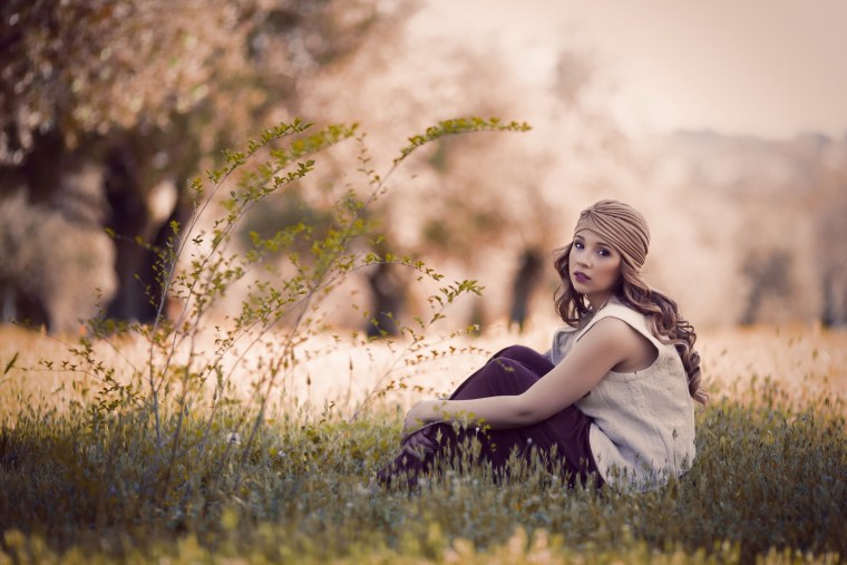 Женственная фотосессия на природе