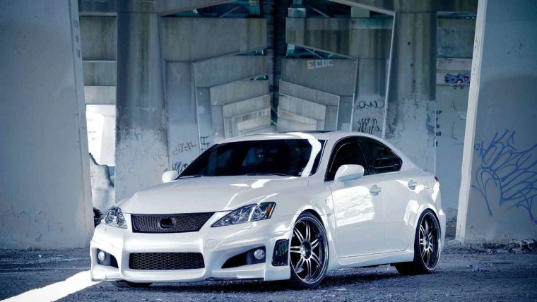 Lexus ISF белый