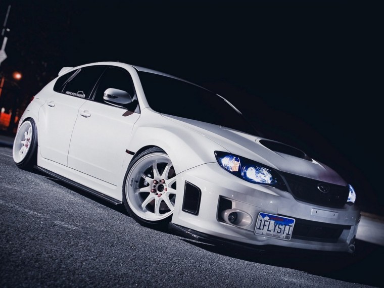 Subaru Impreza белая