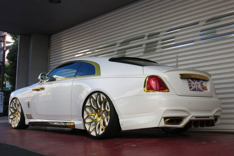 Rolls-Royce Wraith золото