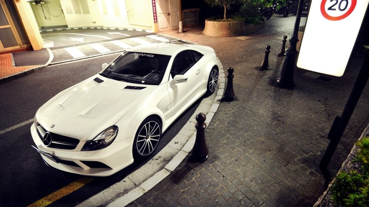 Mercedes-Benz cls63 AMG на улице