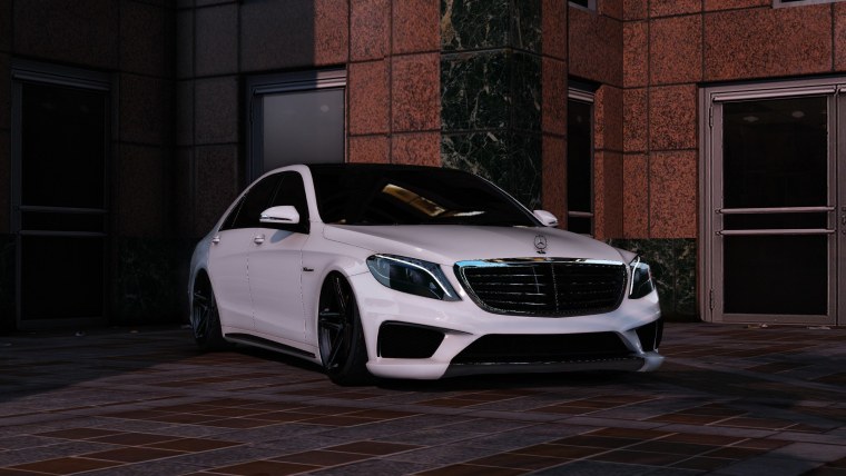 C63 AMG белый
